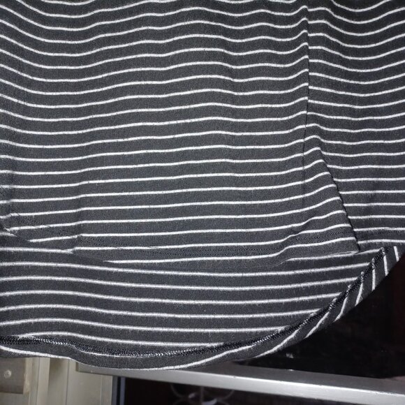 Faded Glory Women's Pullover Top S (4-6) Black & White Stripes - Picture 4 of 4
